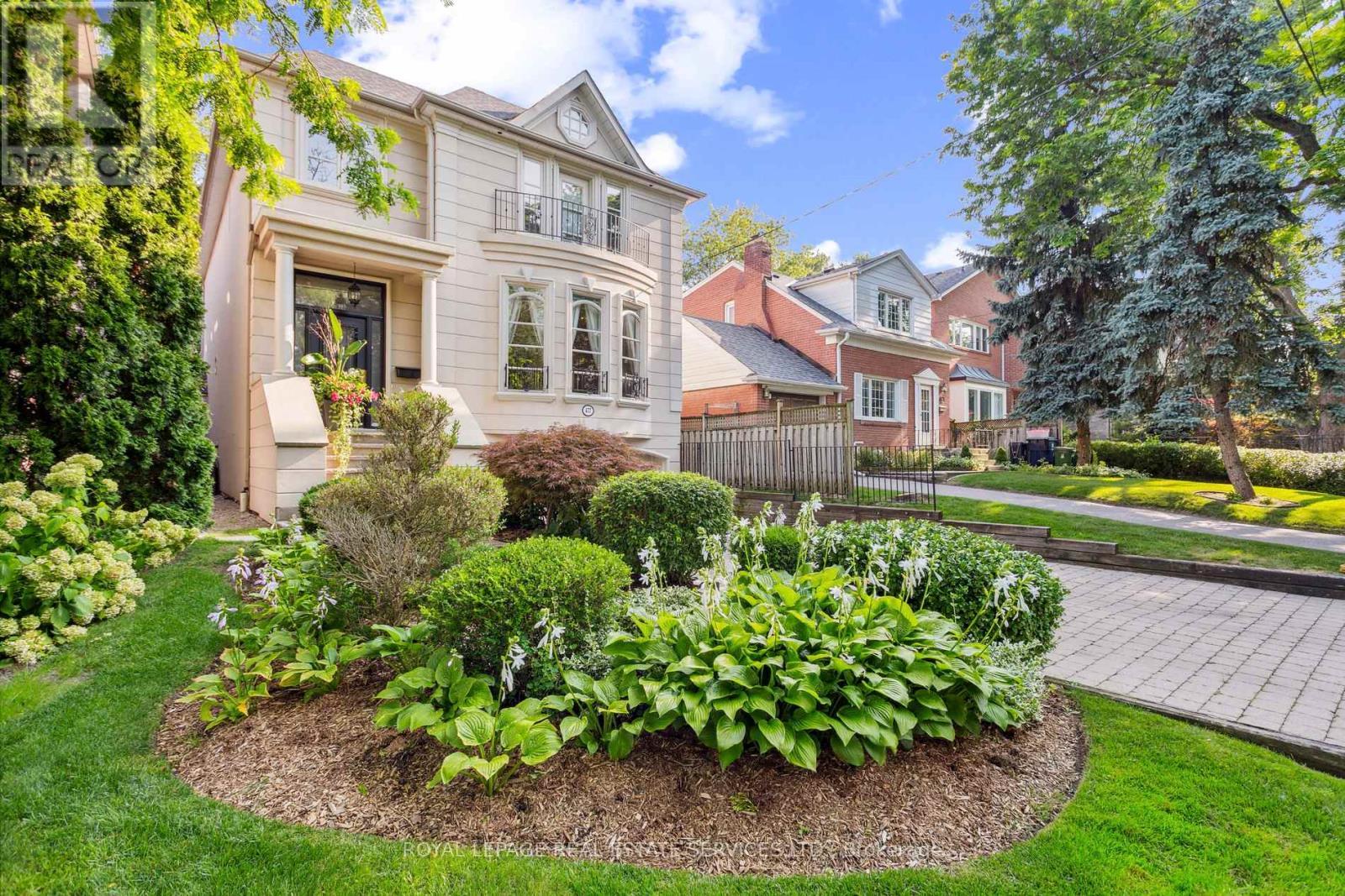 












477 OLD ORCHARD GROVE

,
Toronto,




Ontario
M5M2G3

