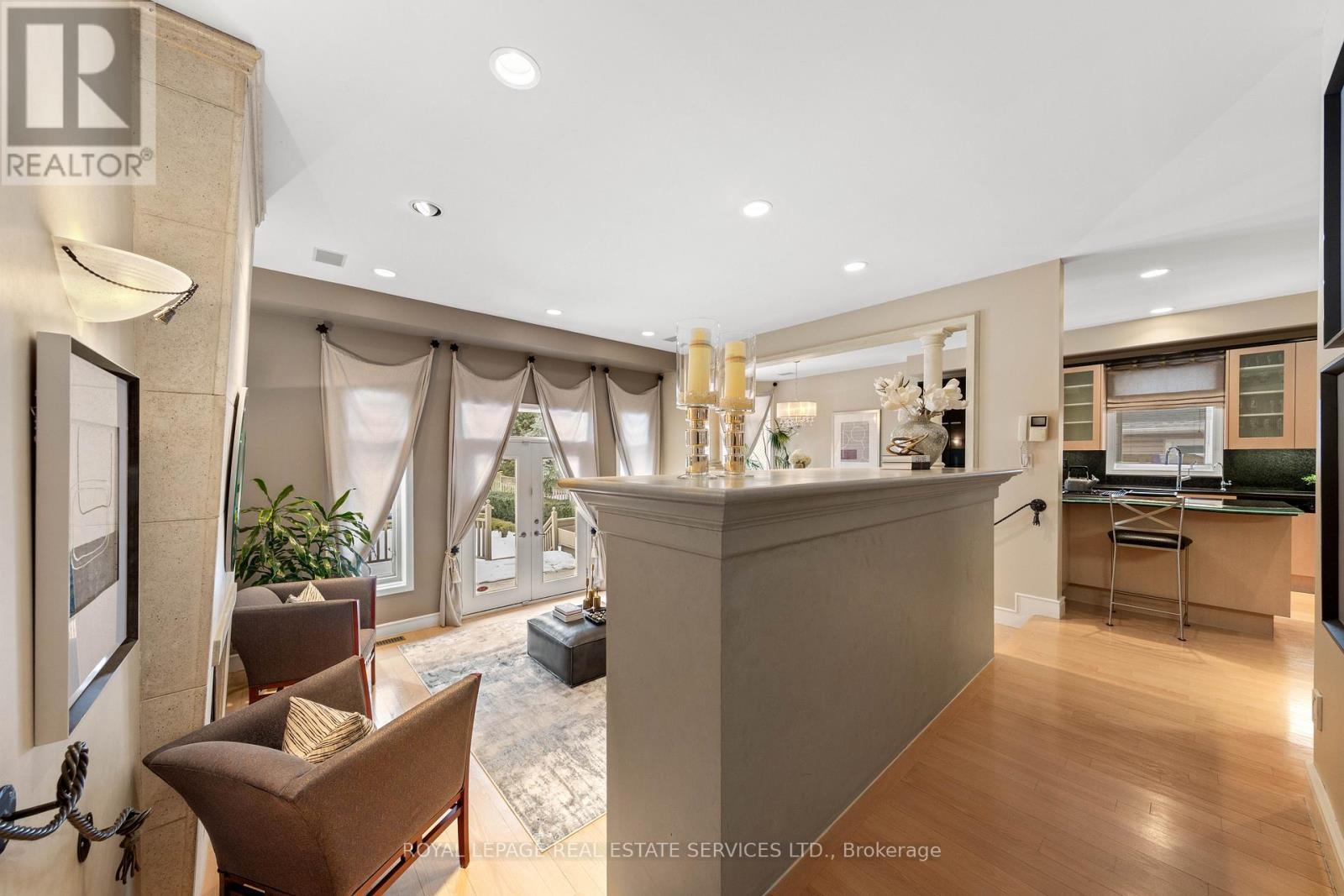 












477 OLD ORCHARD GROVE

,
Toronto,




Ontario
M5M2G3

