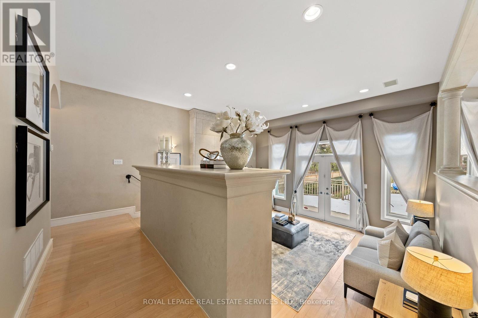 












477 OLD ORCHARD GROVE

,
Toronto,




Ontario
M5M2G3

