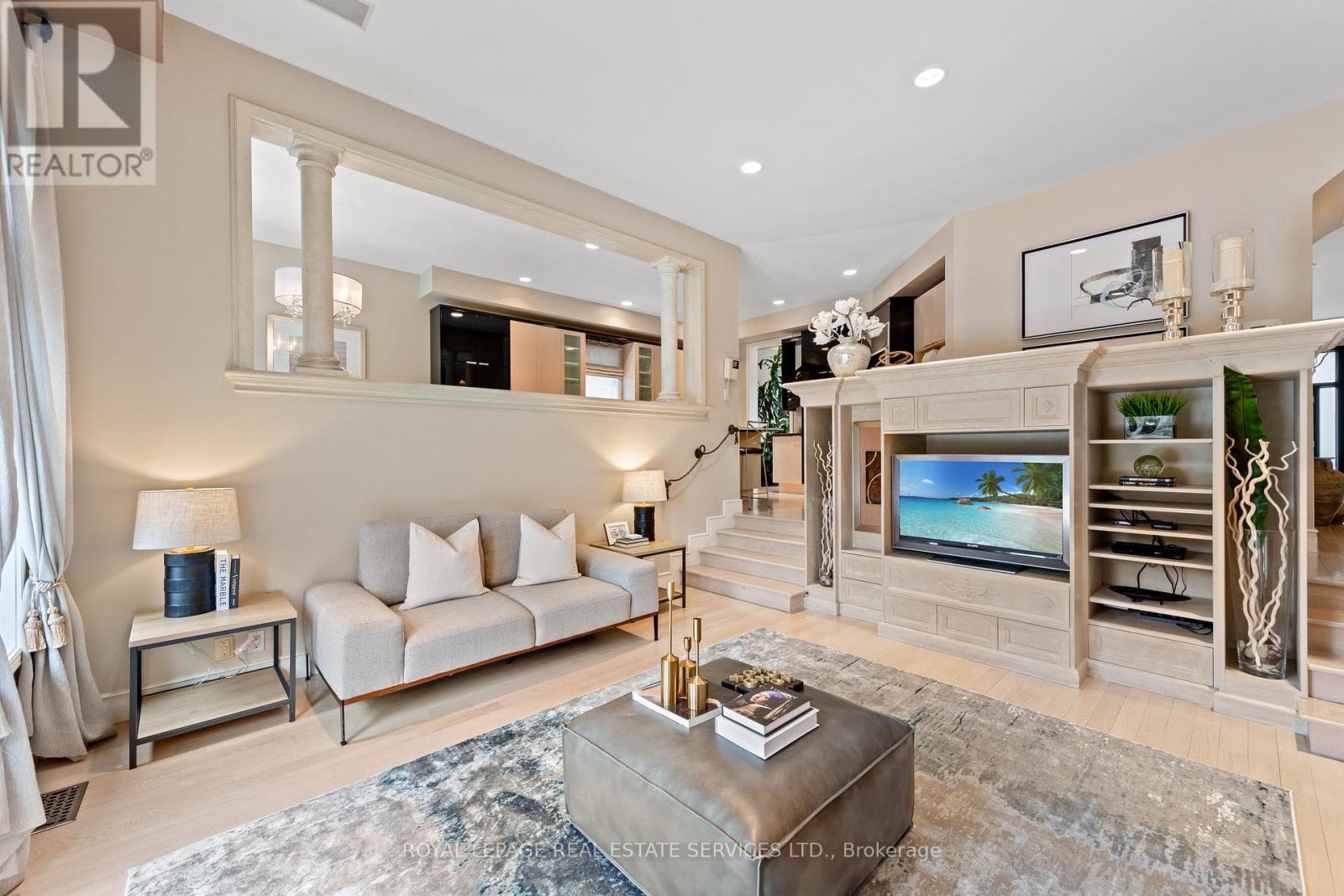 












477 OLD ORCHARD GROVE

,
Toronto,




Ontario
M5M2G3

