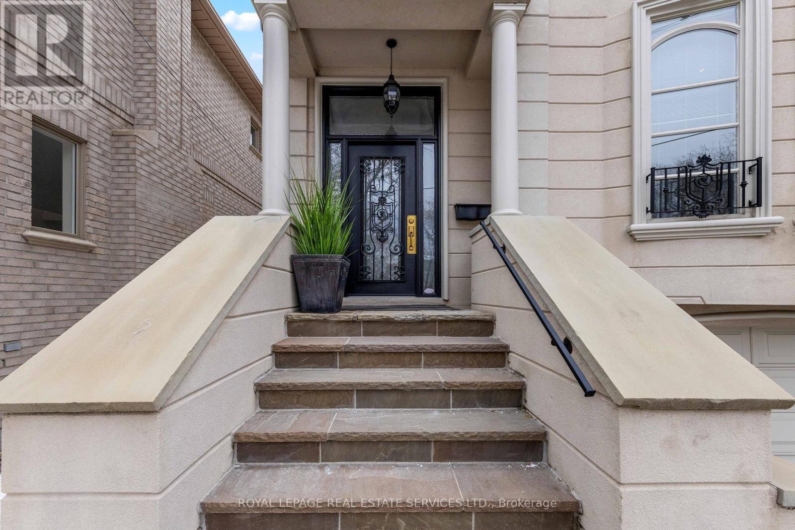 












477 OLD ORCHARD GROVE

,
Toronto,




Ontario
M5M2G3

