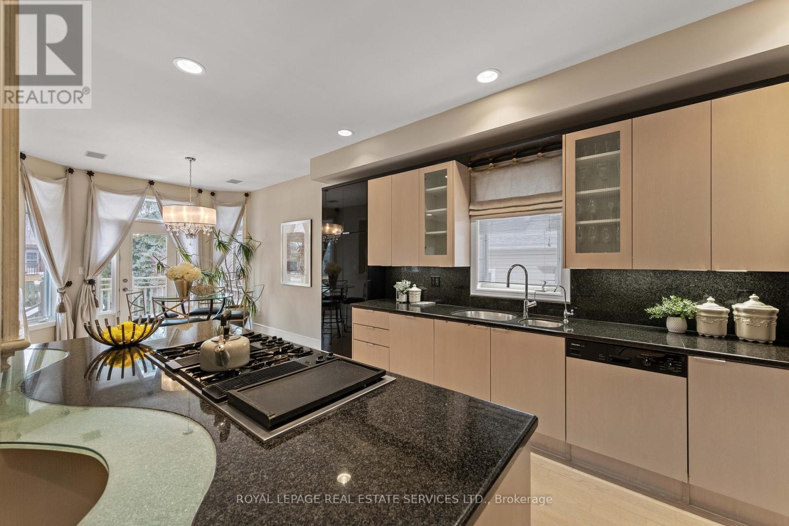 












477 OLD ORCHARD GROVE

,
Toronto,




Ontario
M5M2G3

