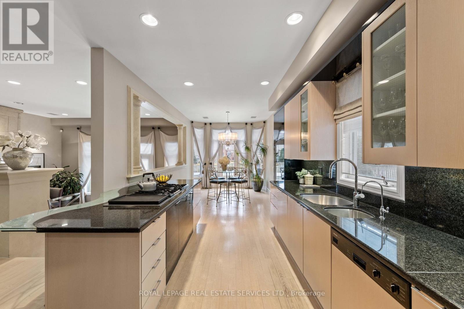 












477 OLD ORCHARD GROVE

,
Toronto,




Ontario
M5M2G3

