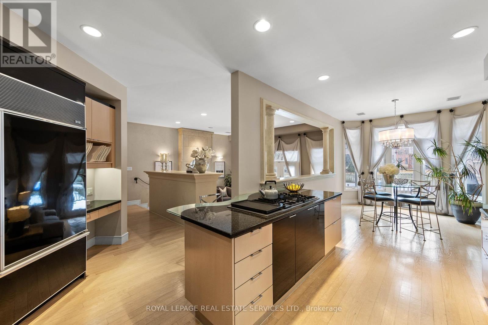 












477 OLD ORCHARD GROVE

,
Toronto,




Ontario
M5M2G3

