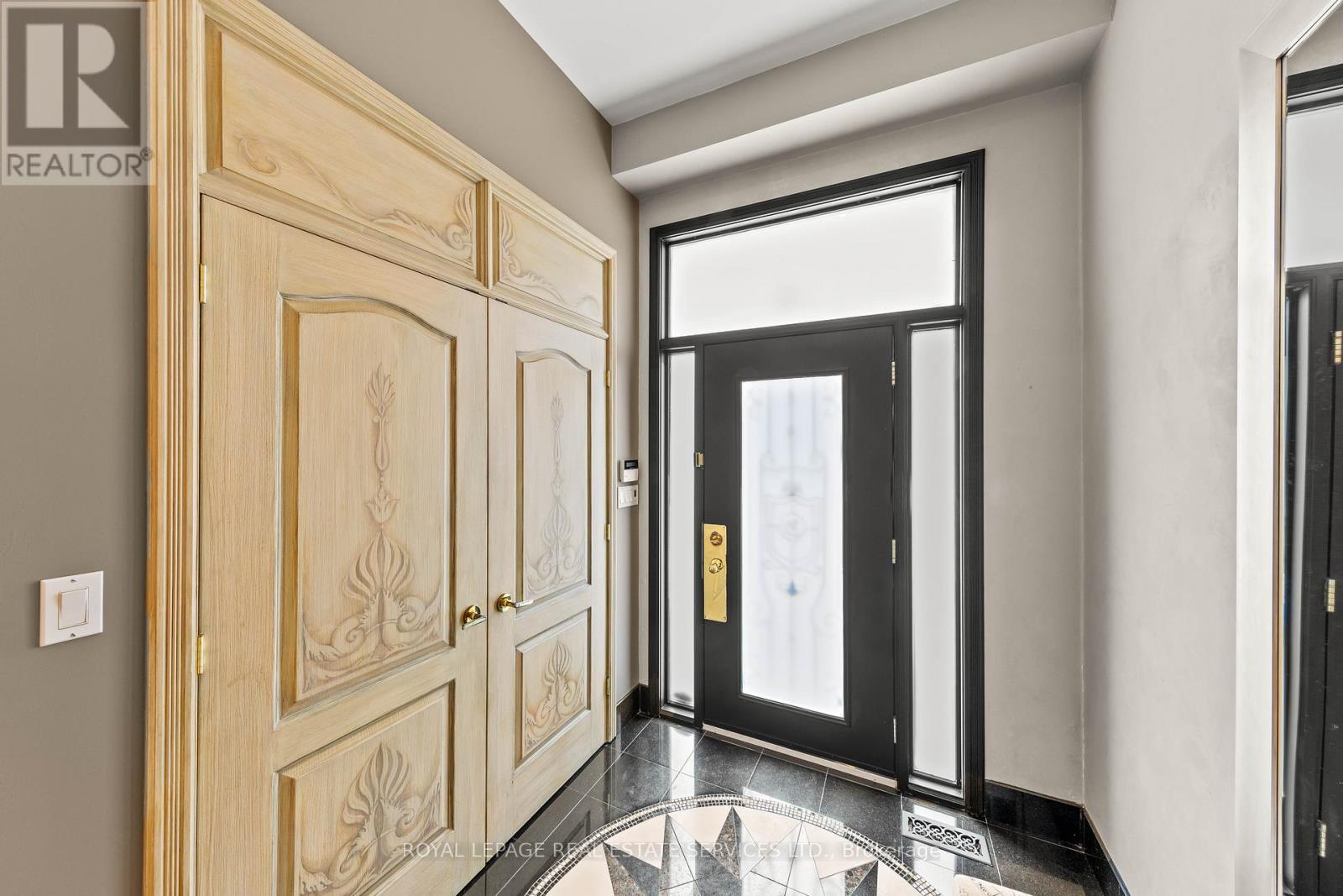 












477 OLD ORCHARD GROVE

,
Toronto,




Ontario
M5M2G3

