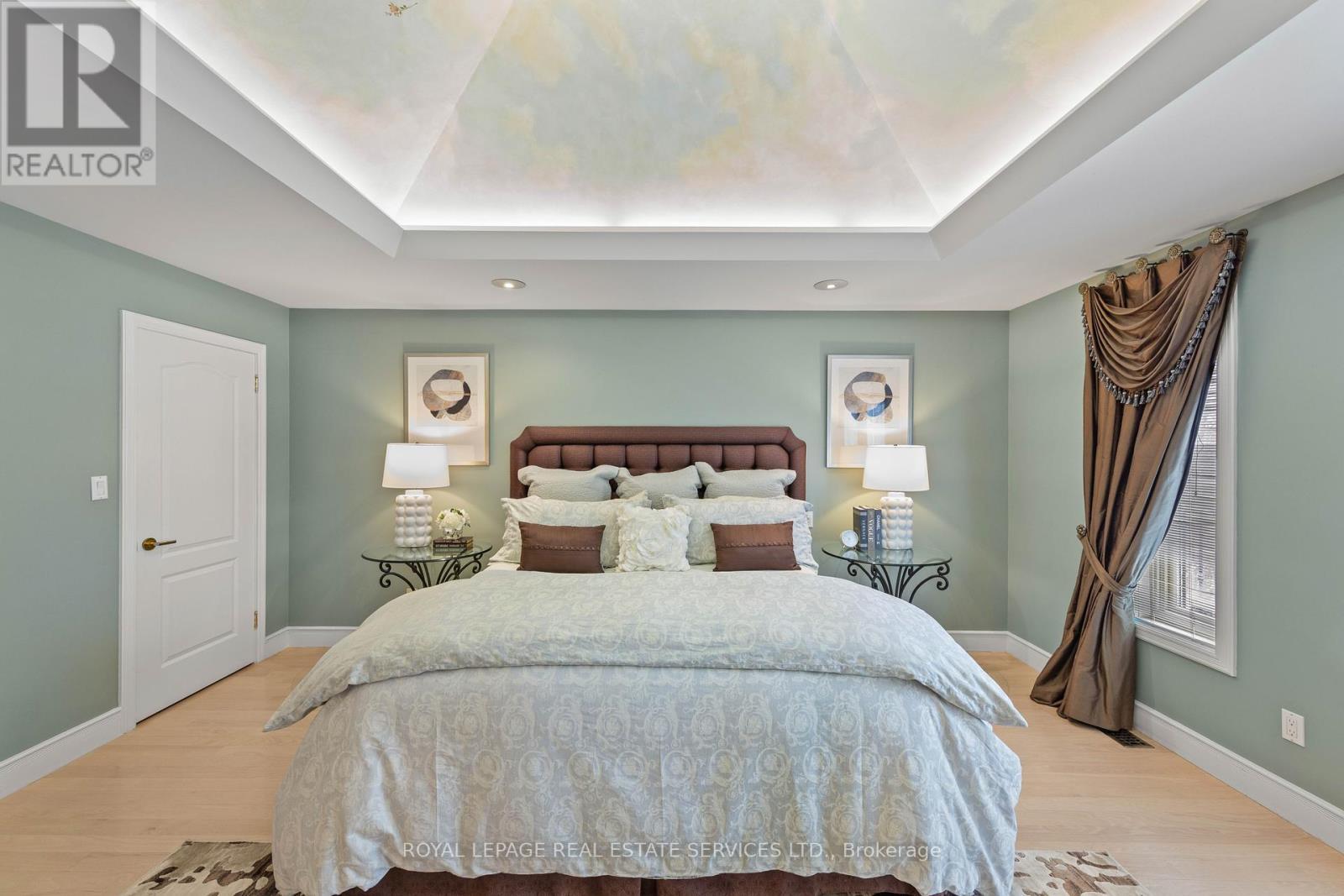












477 OLD ORCHARD GROVE

,
Toronto,




Ontario
M5M2G3

