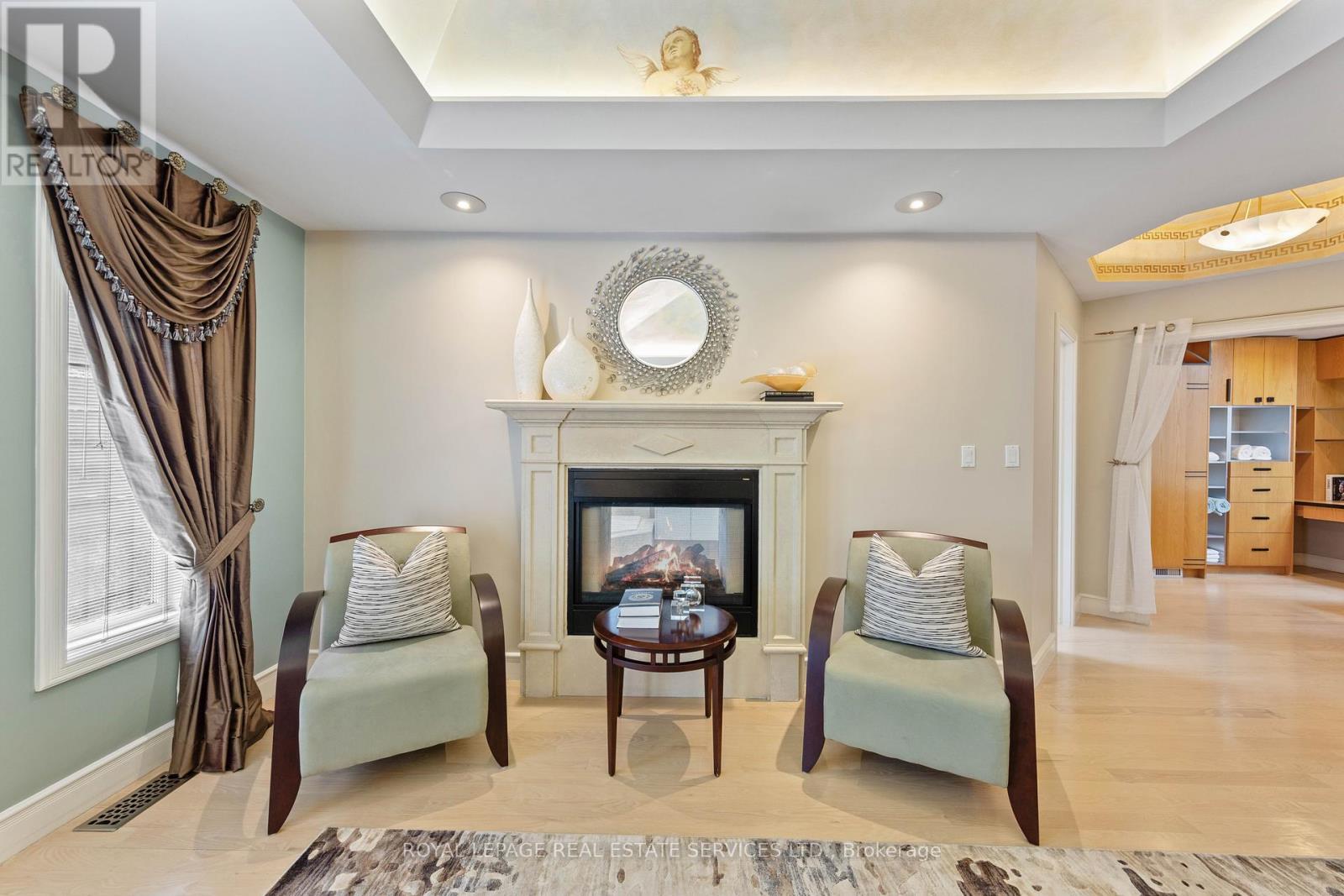 












477 OLD ORCHARD GROVE

,
Toronto,




Ontario
M5M2G3

