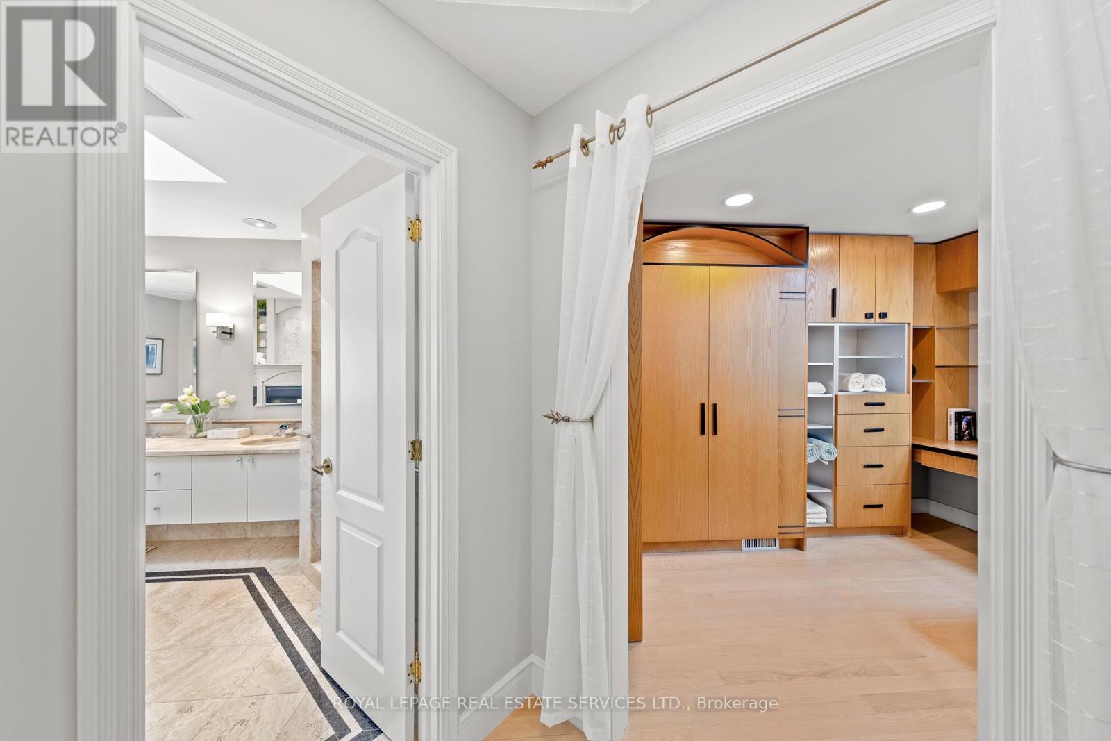 












477 OLD ORCHARD GROVE

,
Toronto,




Ontario
M5M2G3

