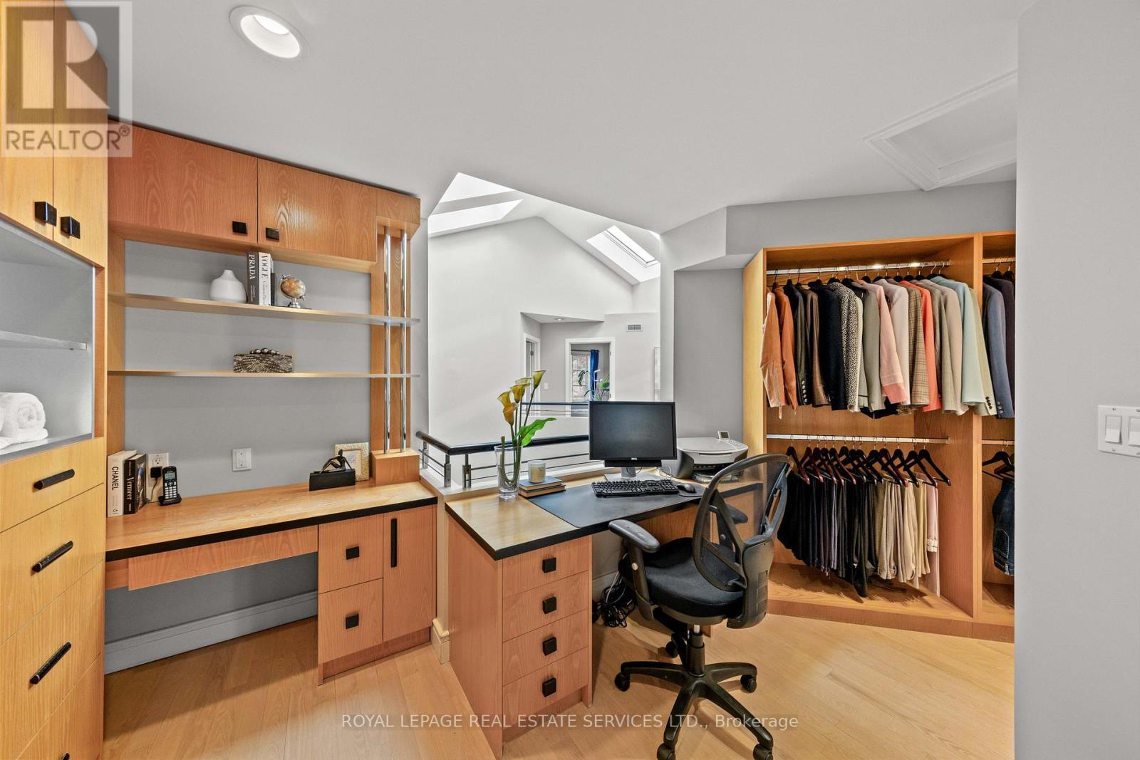 












477 OLD ORCHARD GROVE

,
Toronto,




Ontario
M5M2G3


