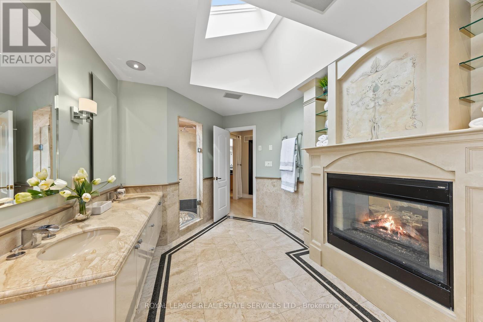 












477 OLD ORCHARD GROVE

,
Toronto,




Ontario
M5M2G3

