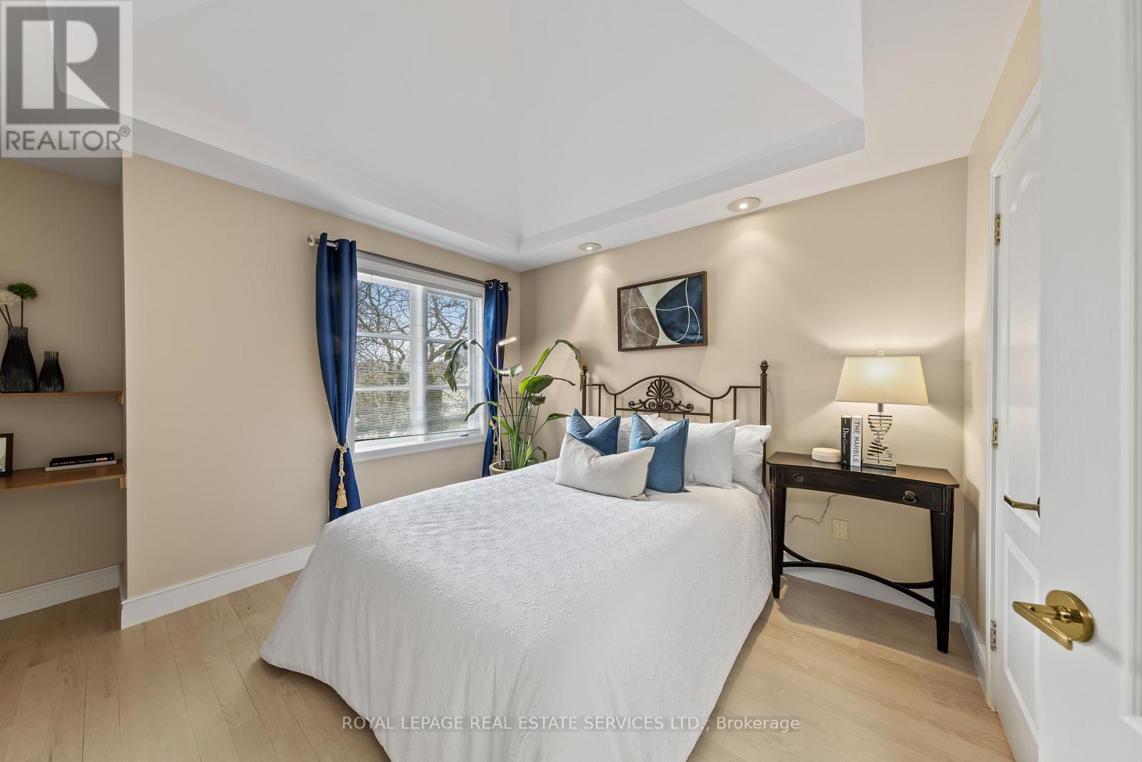












477 OLD ORCHARD GROVE

,
Toronto,




Ontario
M5M2G3

