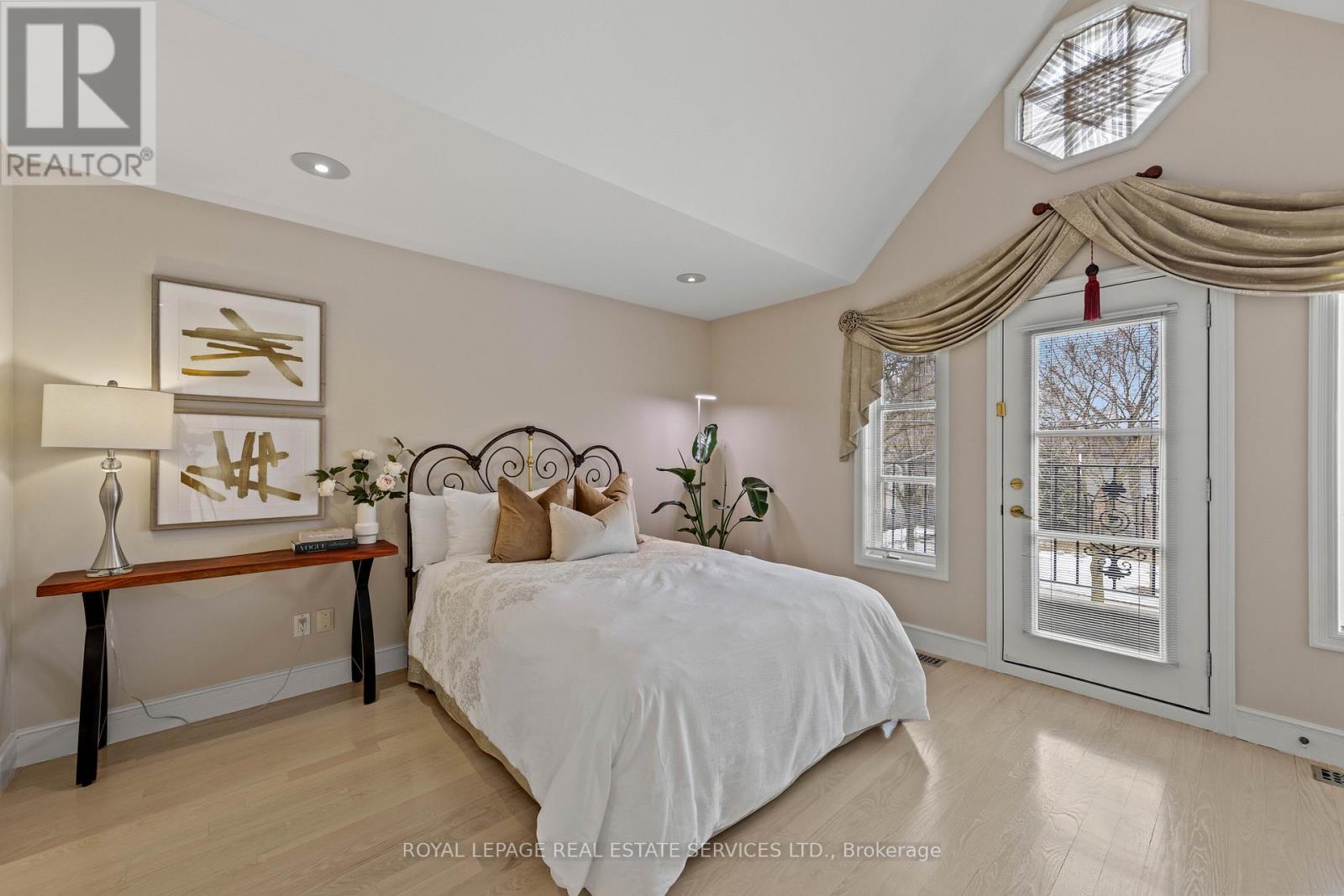 












477 OLD ORCHARD GROVE

,
Toronto,




Ontario
M5M2G3

