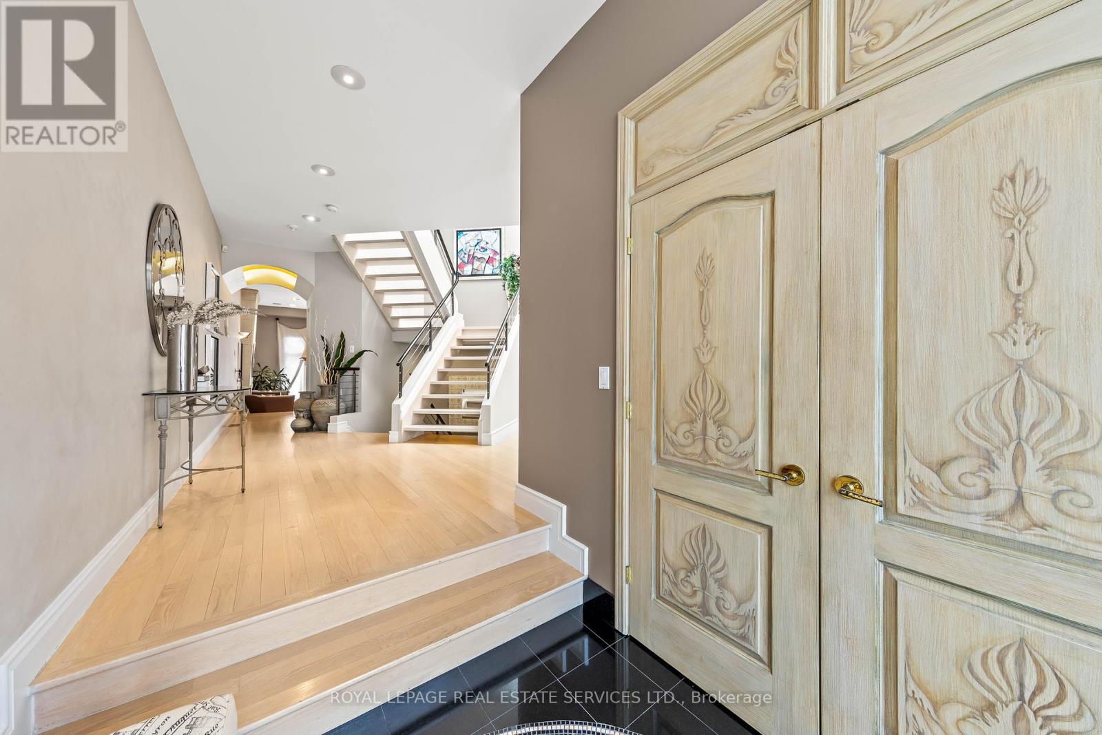 












477 OLD ORCHARD GROVE

,
Toronto,




Ontario
M5M2G3

