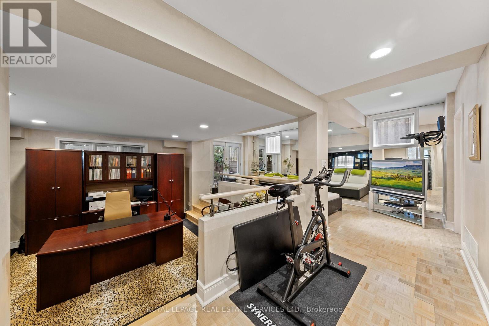 












477 OLD ORCHARD GROVE

,
Toronto,




Ontario
M5M2G3

