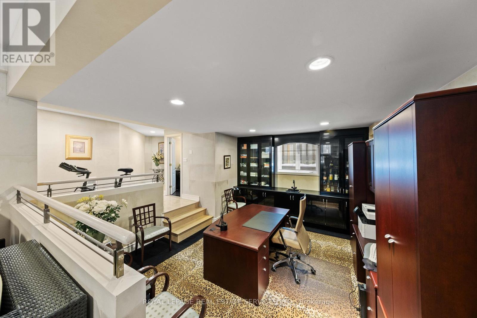 












477 OLD ORCHARD GROVE

,
Toronto,




Ontario
M5M2G3

