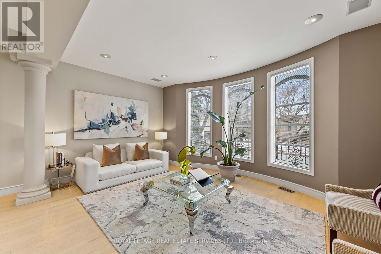 












477 OLD ORCHARD GROVE

,
Toronto,




Ontario
M5M2G3

