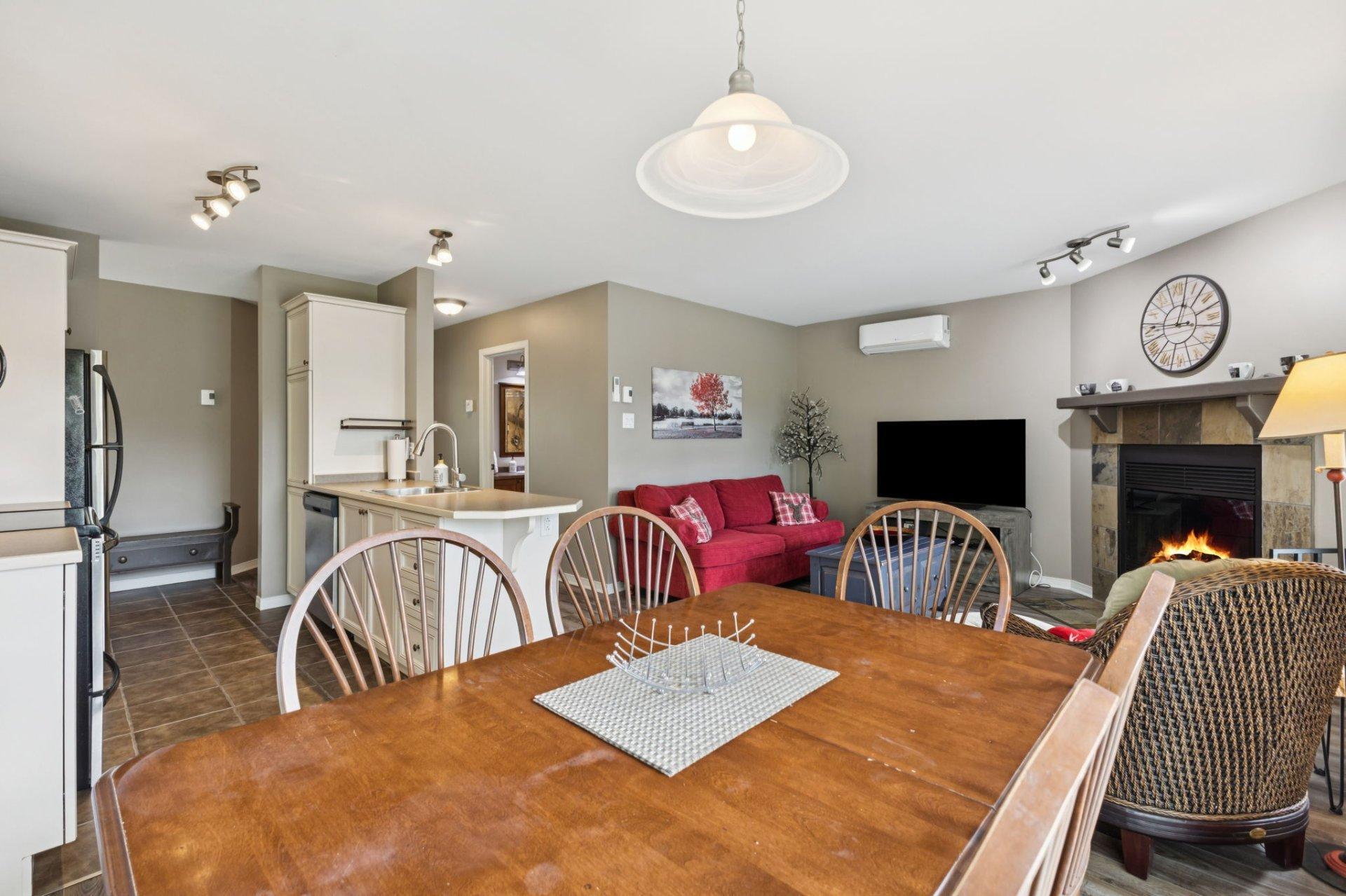 









1812


Ch. du Golf

,
Mont-Tremblant,




QC
J8E2K6

