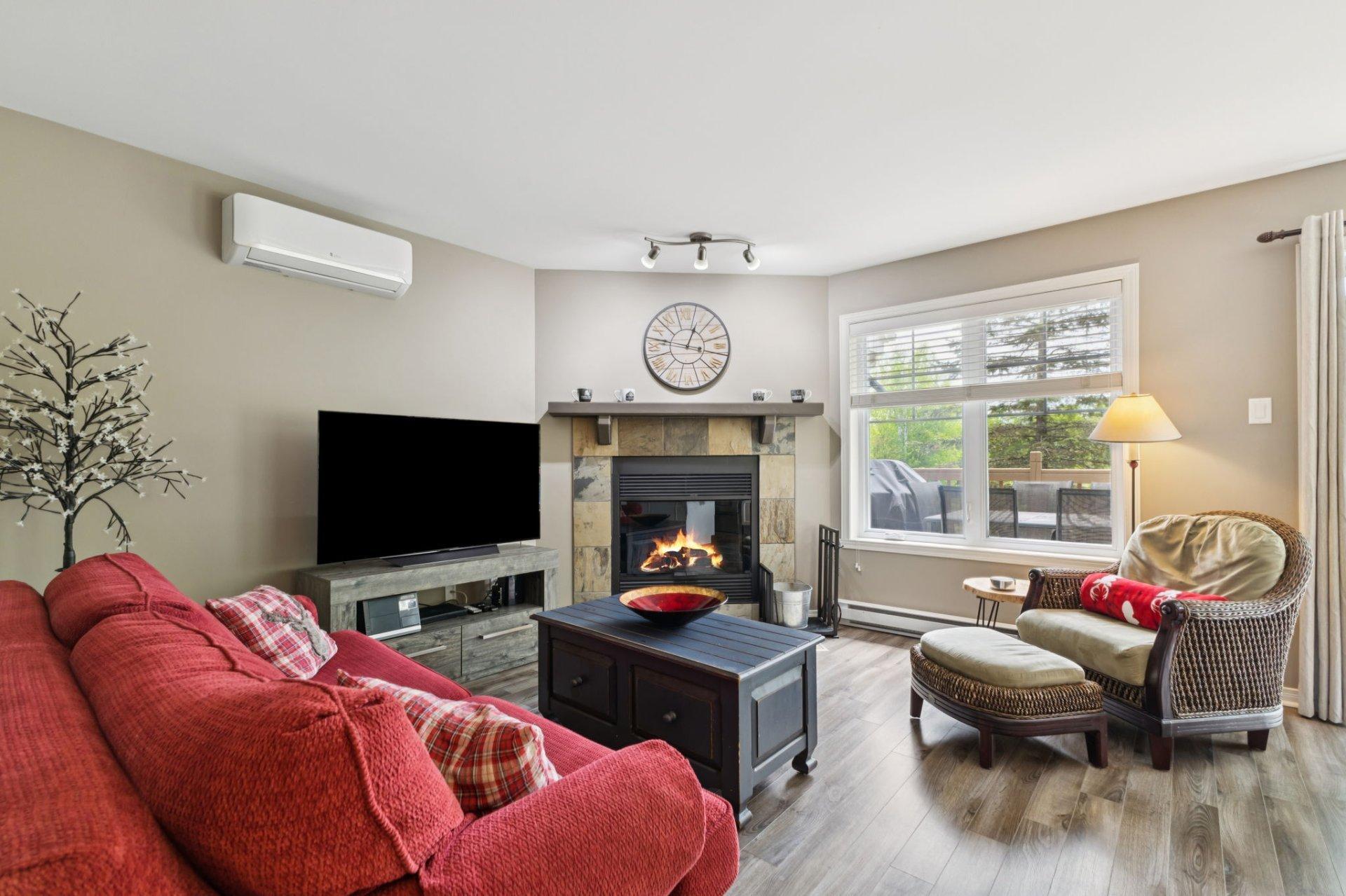 









1812


Ch. du Golf

,
Mont-Tremblant,




QC
J8E2K6

