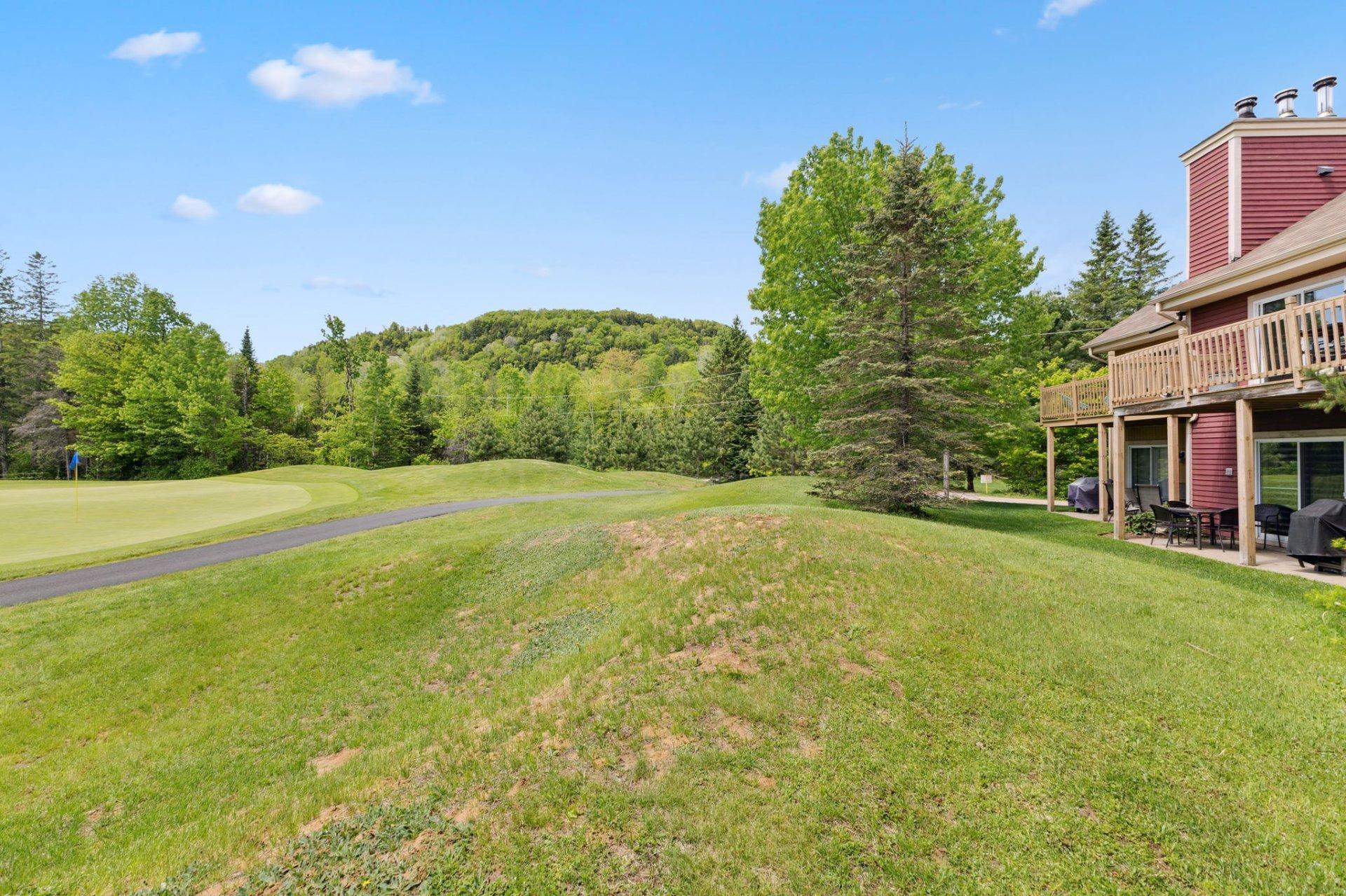 









1812


Ch. du Golf

,
Mont-Tremblant,




QC
J8E2K6

