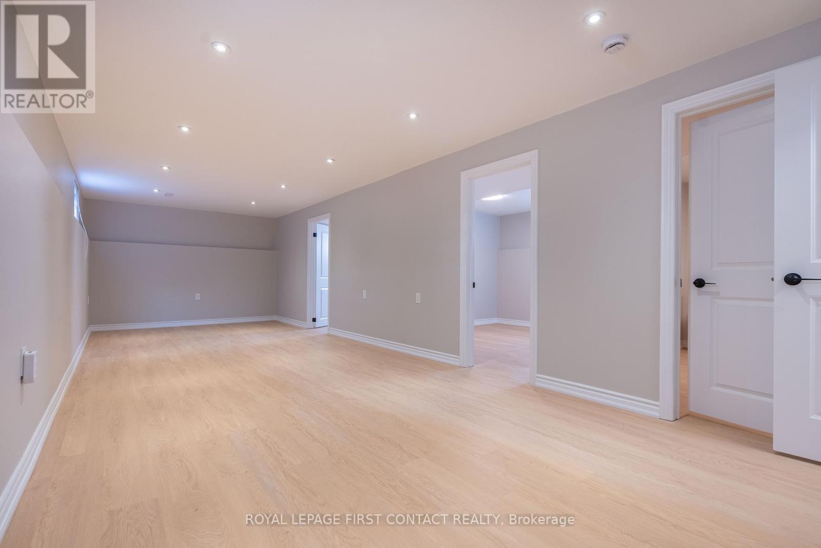 












60 WILLIAM PADDISON DRIVE

,
Barrie,




Ontario
L4M0G4

