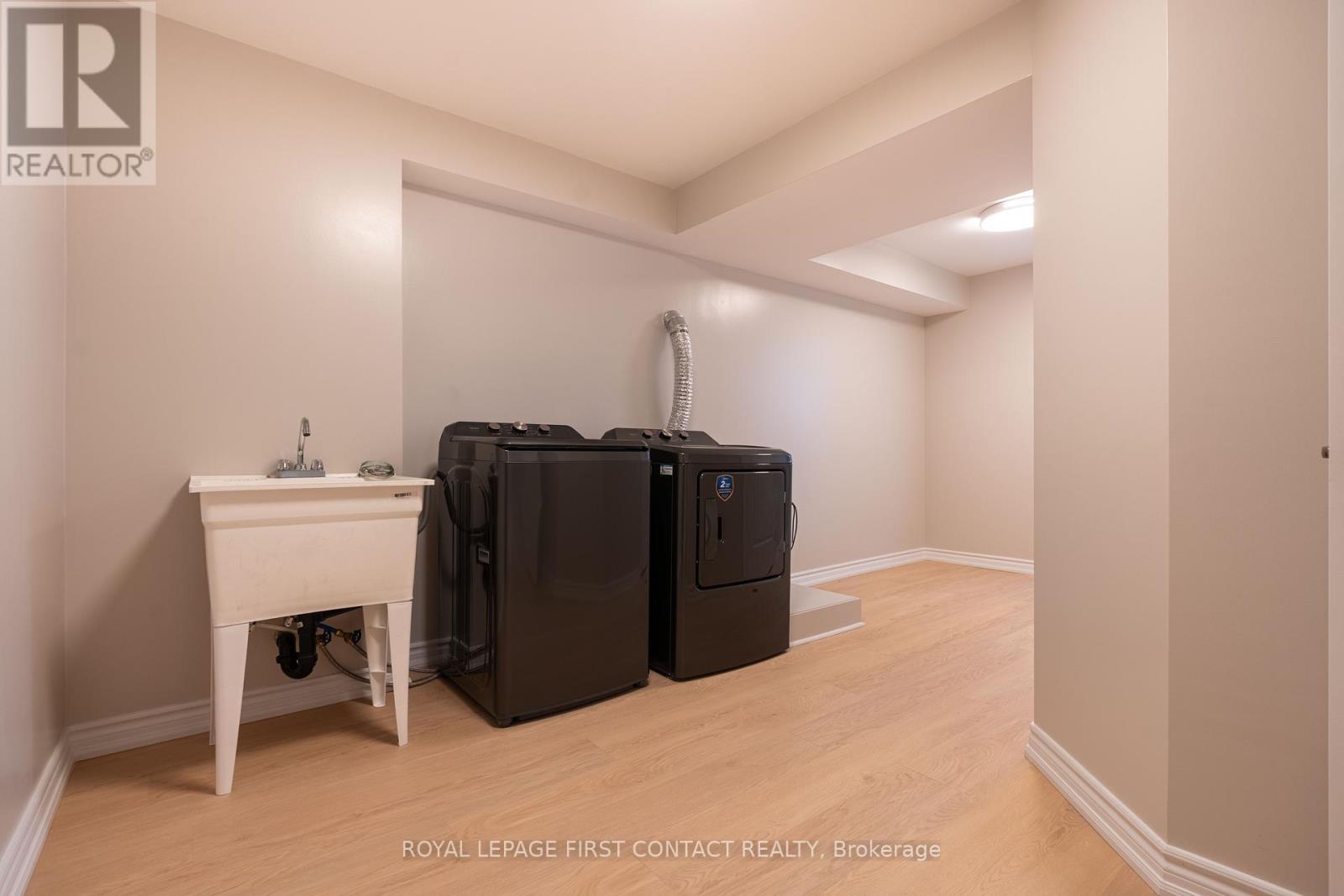 












60 WILLIAM PADDISON DRIVE

,
Barrie,




Ontario
L4M0G4

