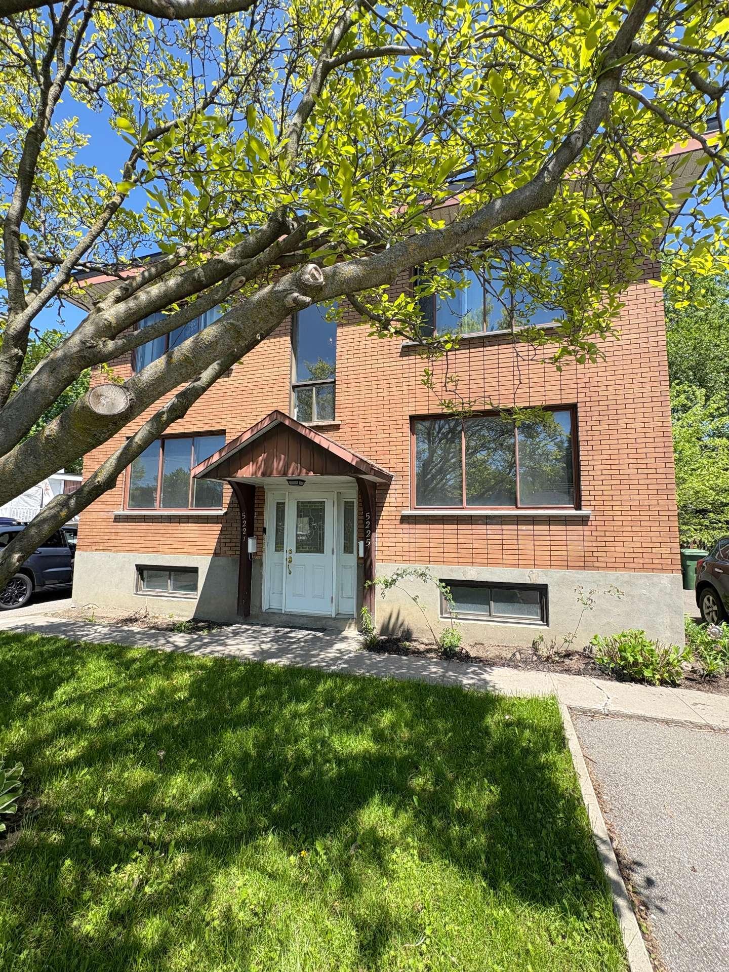 









5221

 - 5225


Boul. Lalande

,
Montréal (Pierrefonds-Roxboro),




QC
H8Y1W3

