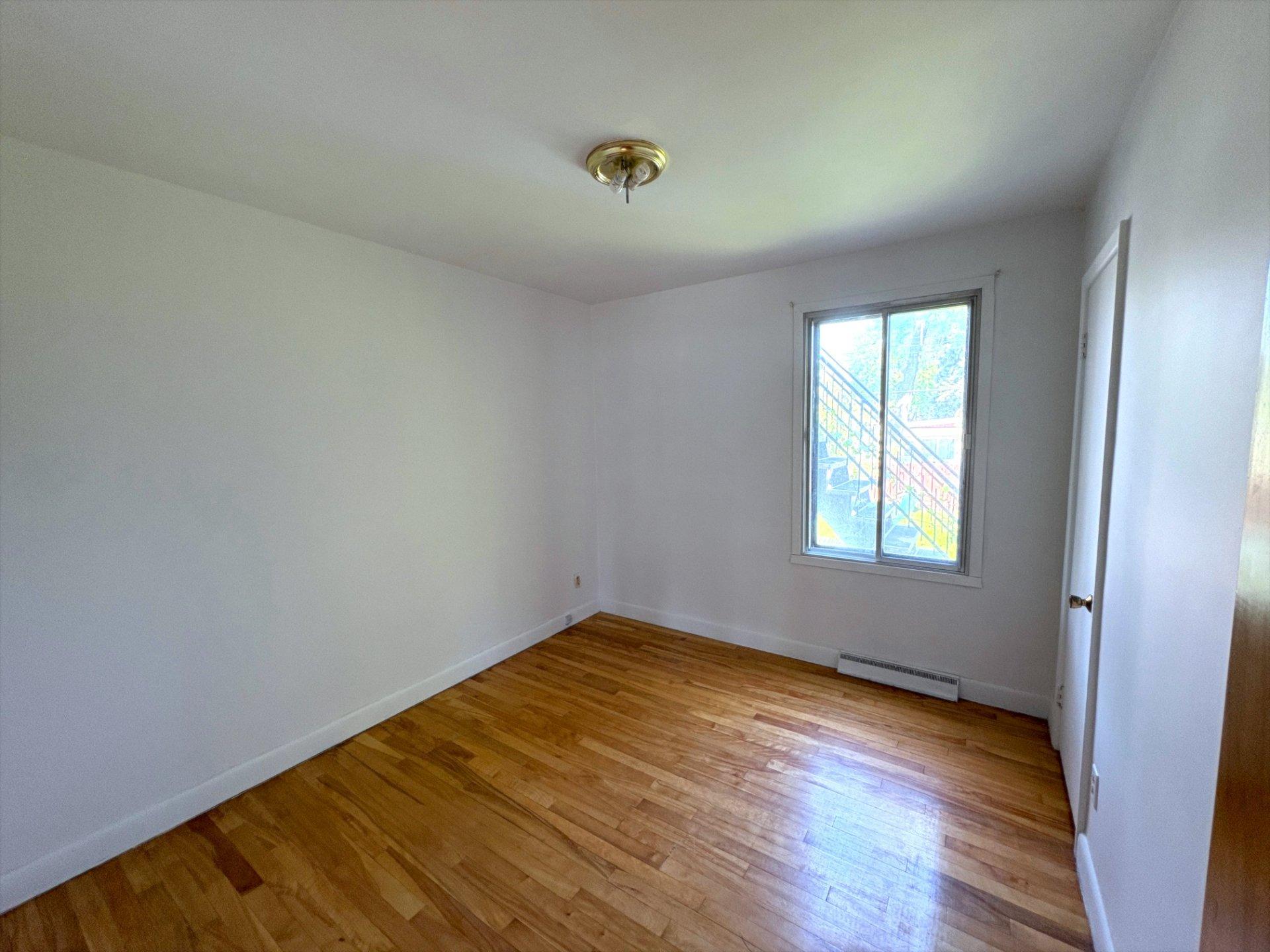 









5221

 - 5225


Boul. Lalande

,
Montréal (Pierrefonds-Roxboro),




QC
H8Y1W3

