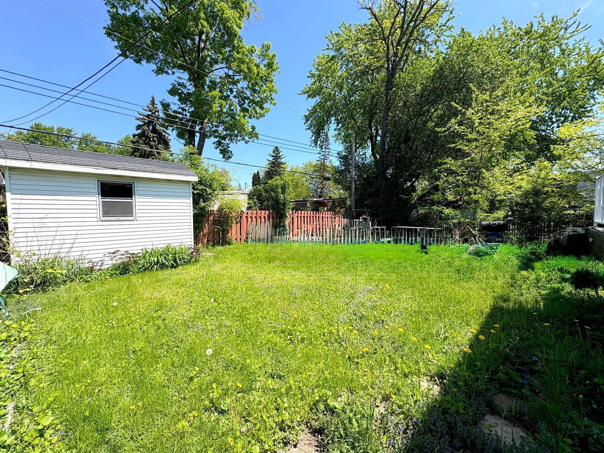 









5221

 - 5225


Boul. Lalande

,
Montréal (Pierrefonds-Roxboro),




QC
H8Y1W3

