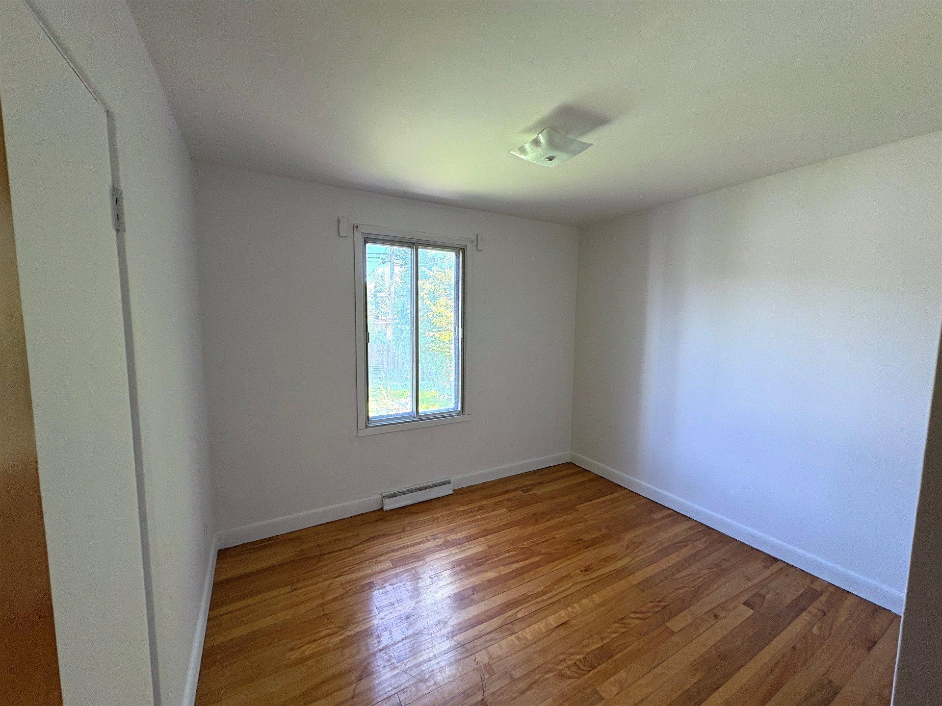 









5221

 - 5225


Boul. Lalande

,
Montréal (Pierrefonds-Roxboro),




QC
H8Y1W3

