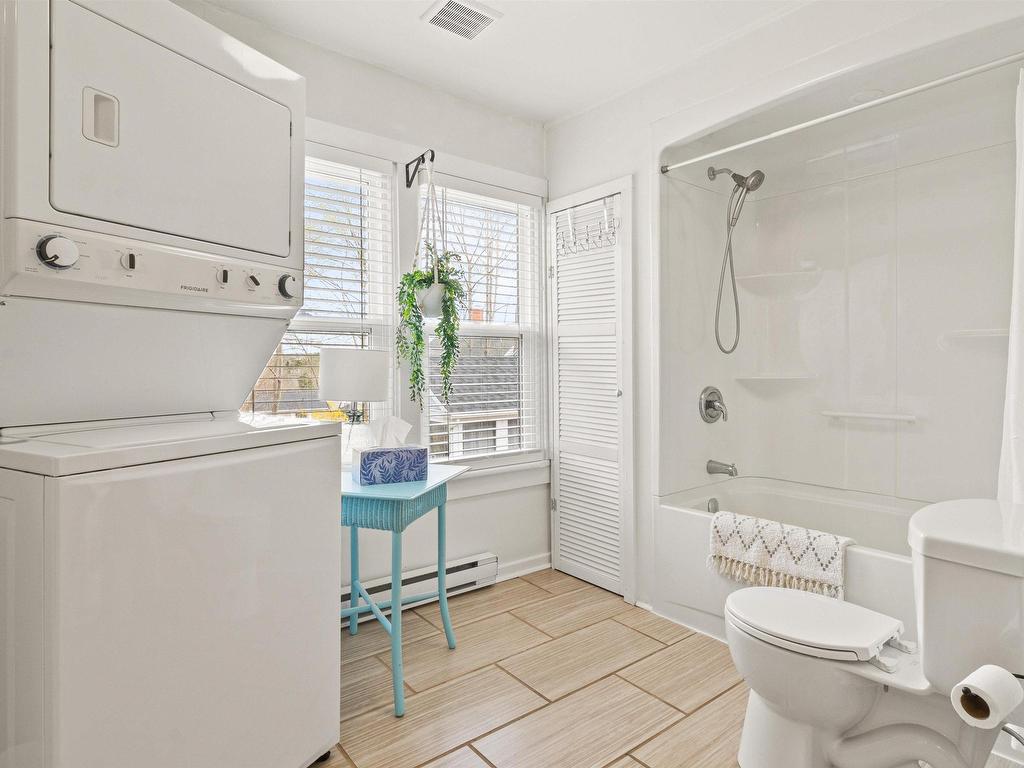 












89 Queen Street

,
Chester,




NS
B0J 1J0

