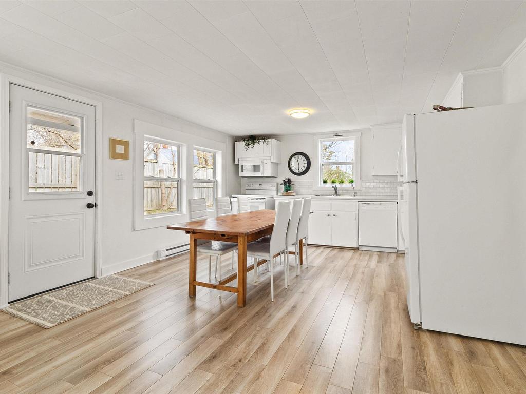 












89 Queen Street

,
Chester,




NS
B0J 1J0

