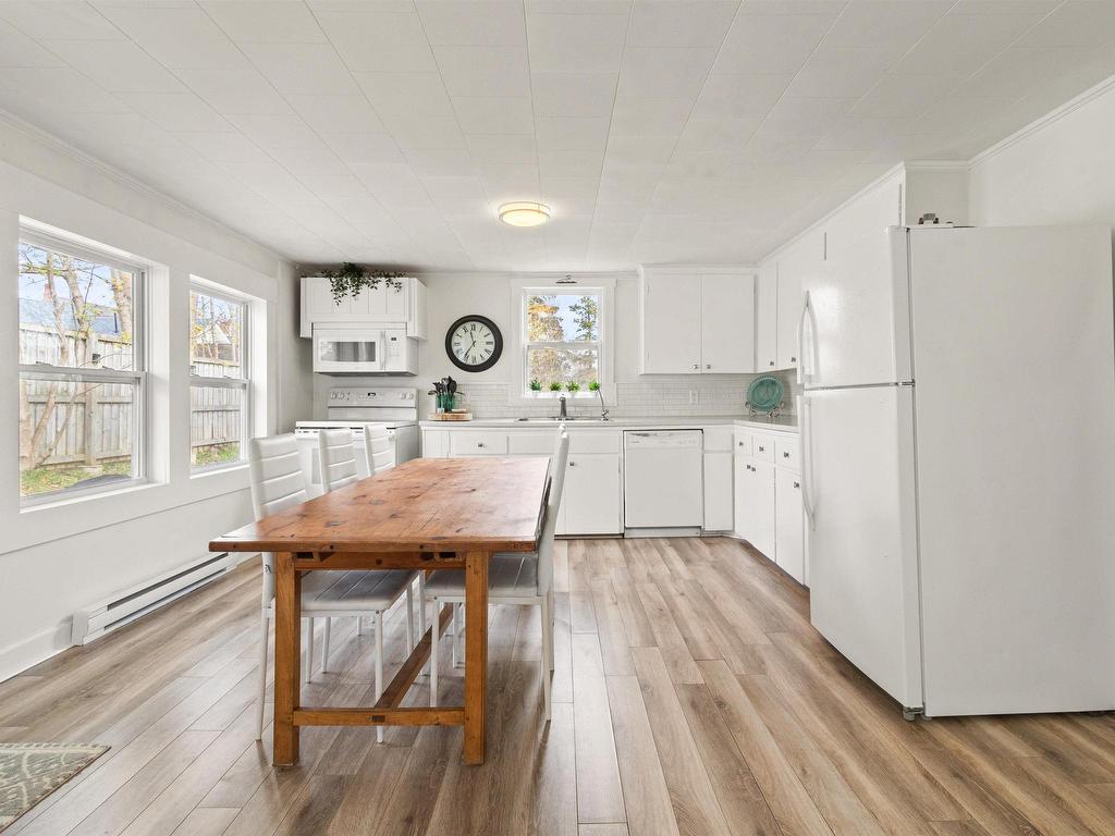 












89 Queen Street

,
Chester,




NS
B0J 1J0

