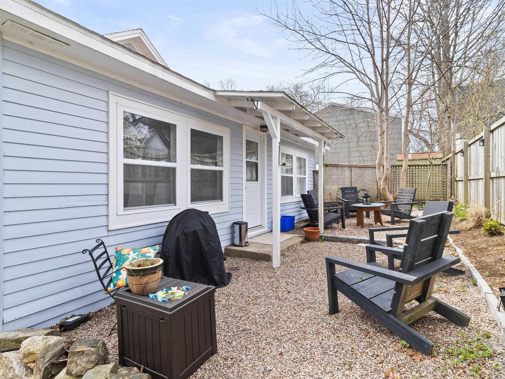 












89 Queen Street

,
Chester,




NS
B0J 1J0

