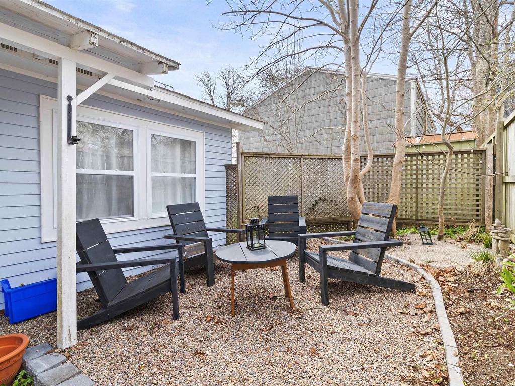 












89 Queen Street

,
Chester,




NS
B0J 1J0

