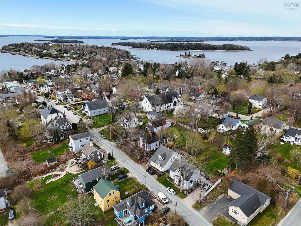 












89 Queen Street

,
Chester,




NS
B0J 1J0

