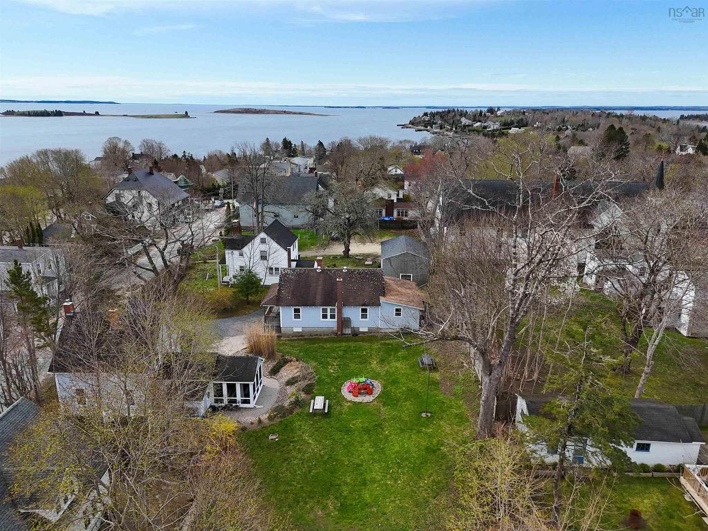












89 Queen Street

,
Chester,




NS
B0J 1J0

