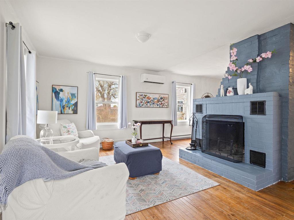 












89 Queen Street

,
Chester,




NS
B0J 1J0

