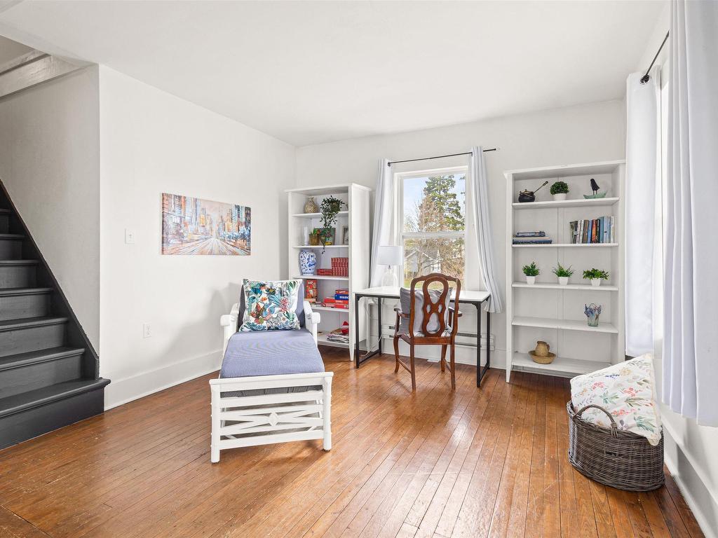 












89 Queen Street

,
Chester,




NS
B0J 1J0

