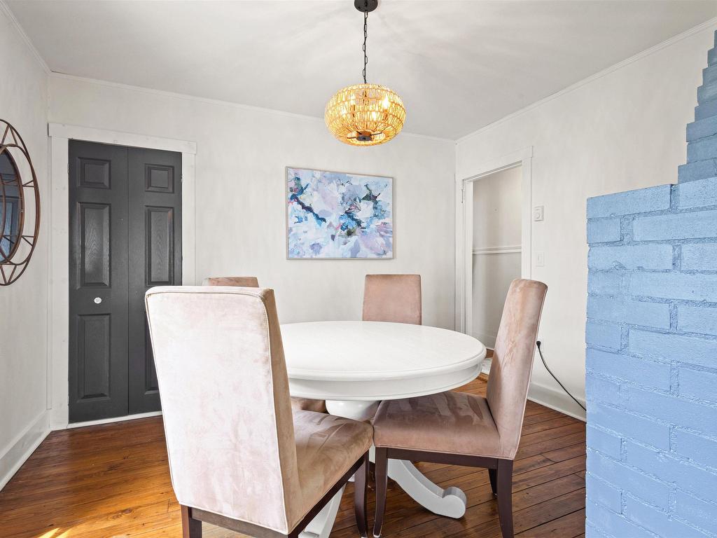 












89 Queen Street

,
Chester,




NS
B0J 1J0

