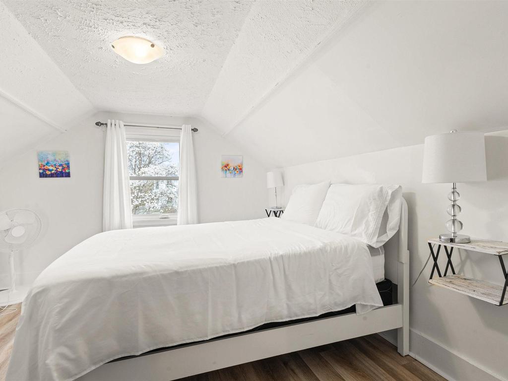 












89 Queen Street

,
Chester,




NS
B0J 1J0

