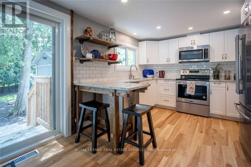 












2365 SELWYN BAY LANE

,
Selwyn,




Ontario
K0L2H0

