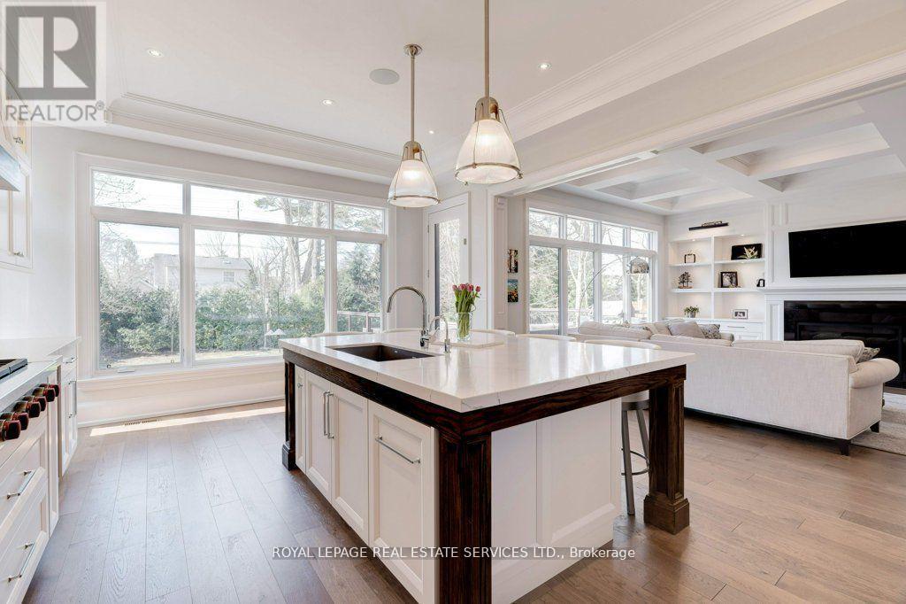 












284 DOUGLAS AVENUE

,
Oakville,




Ontario
L6J3S4

