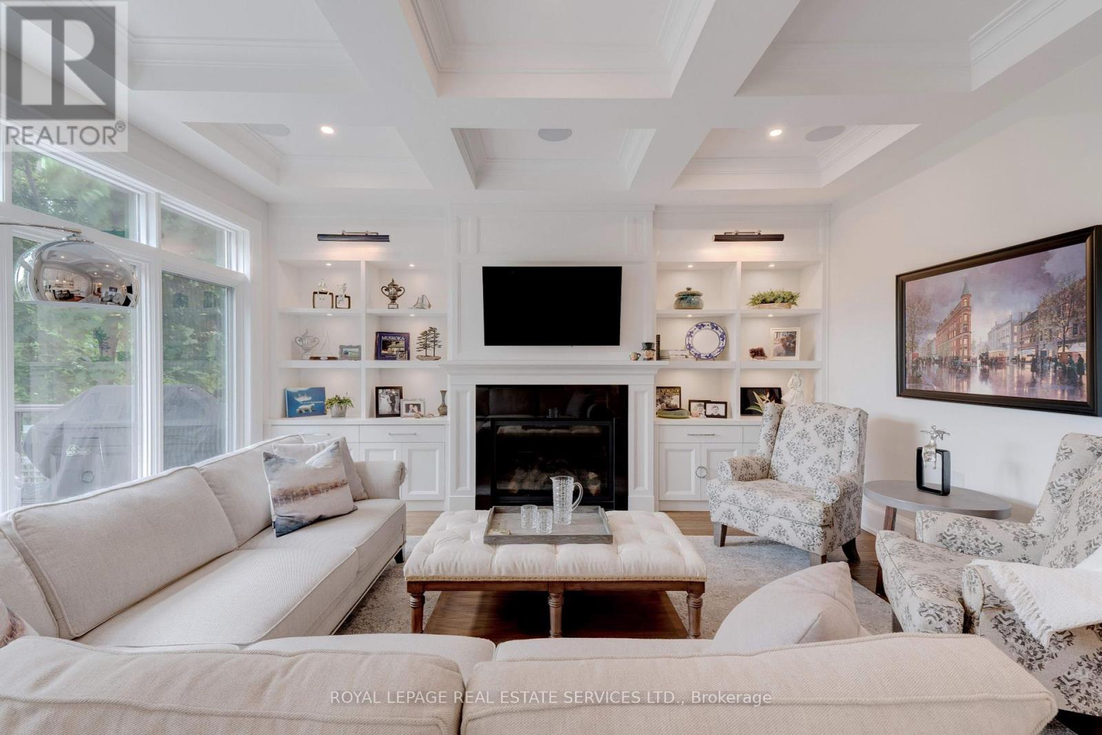 












284 DOUGLAS AVENUE

,
Oakville,




Ontario
L6J3S4

