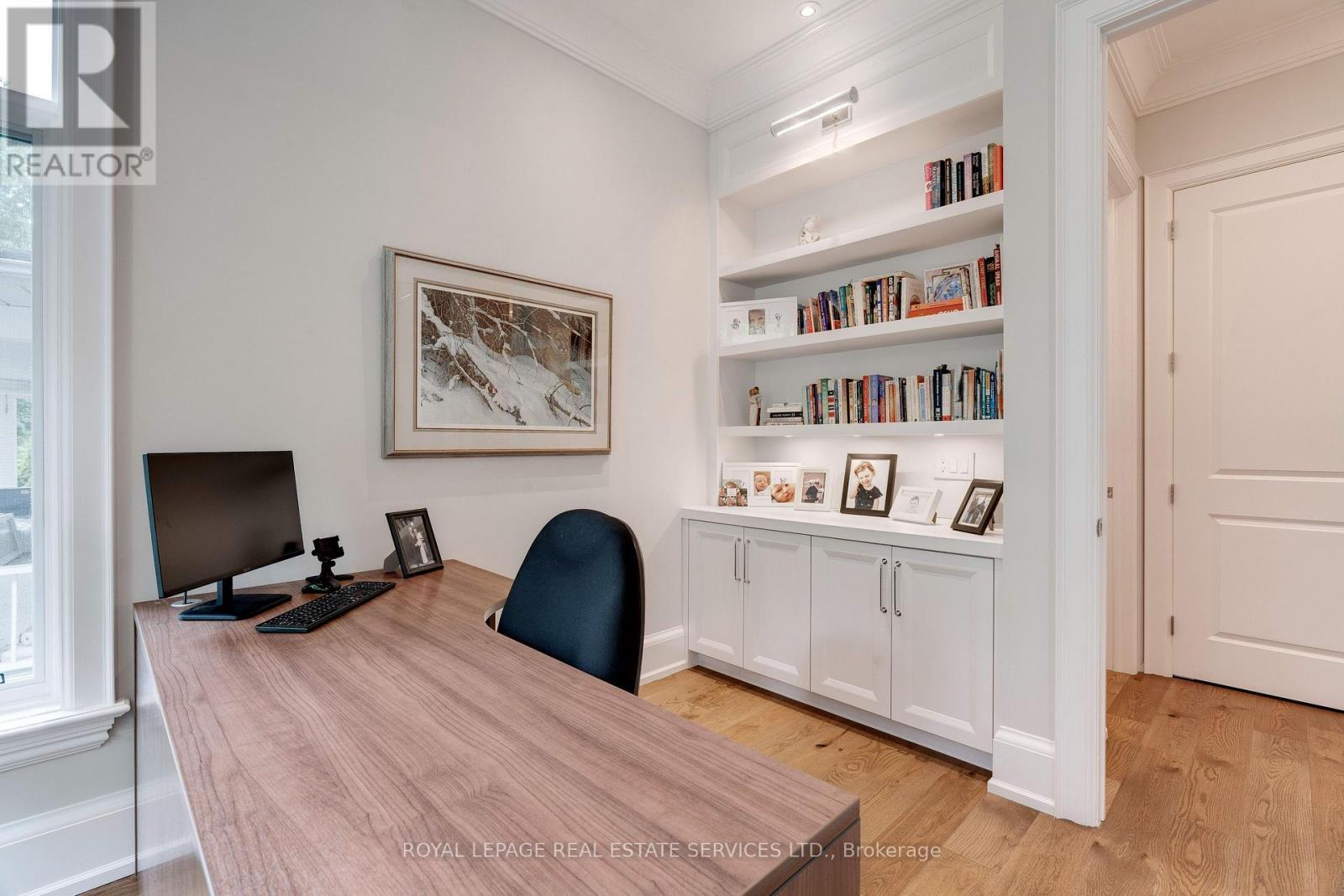 












284 DOUGLAS AVENUE

,
Oakville,




Ontario
L6J3S4

