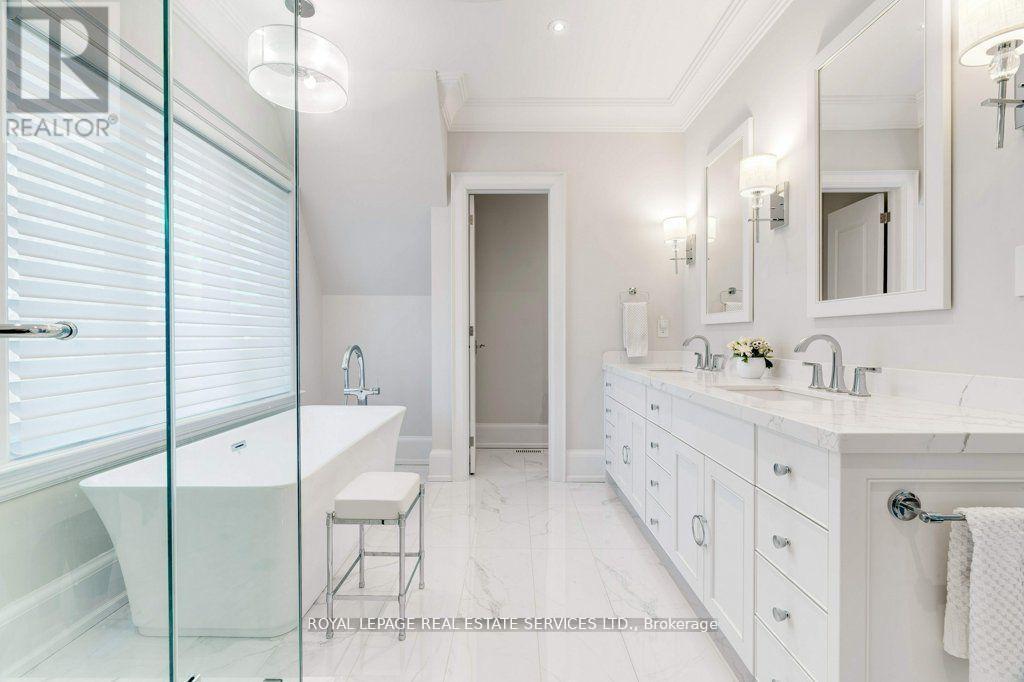 












284 DOUGLAS AVENUE

,
Oakville,




Ontario
L6J3S4

