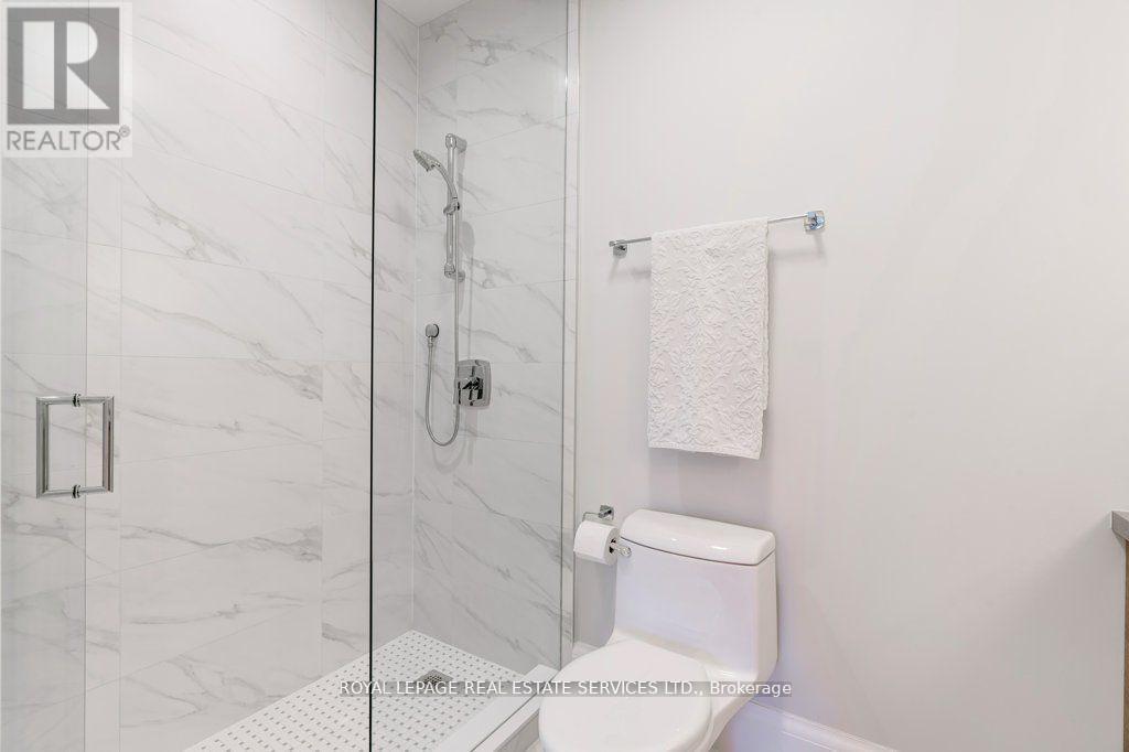 












284 DOUGLAS AVENUE

,
Oakville,




Ontario
L6J3S4

