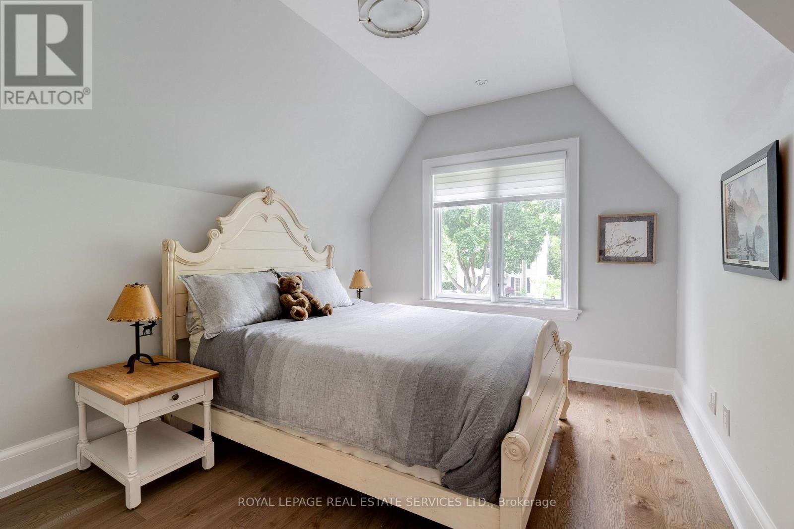 












284 DOUGLAS AVENUE

,
Oakville,




Ontario
L6J3S4

