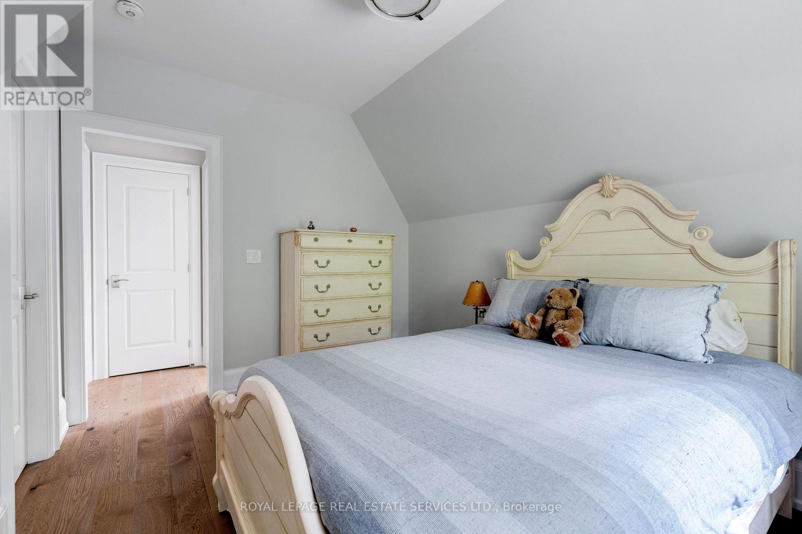 












284 DOUGLAS AVENUE

,
Oakville,




Ontario
L6J3S4


