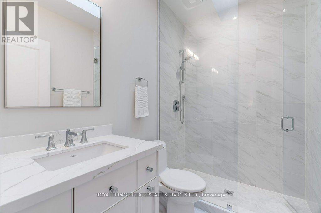 












284 DOUGLAS AVENUE

,
Oakville,




Ontario
L6J3S4

