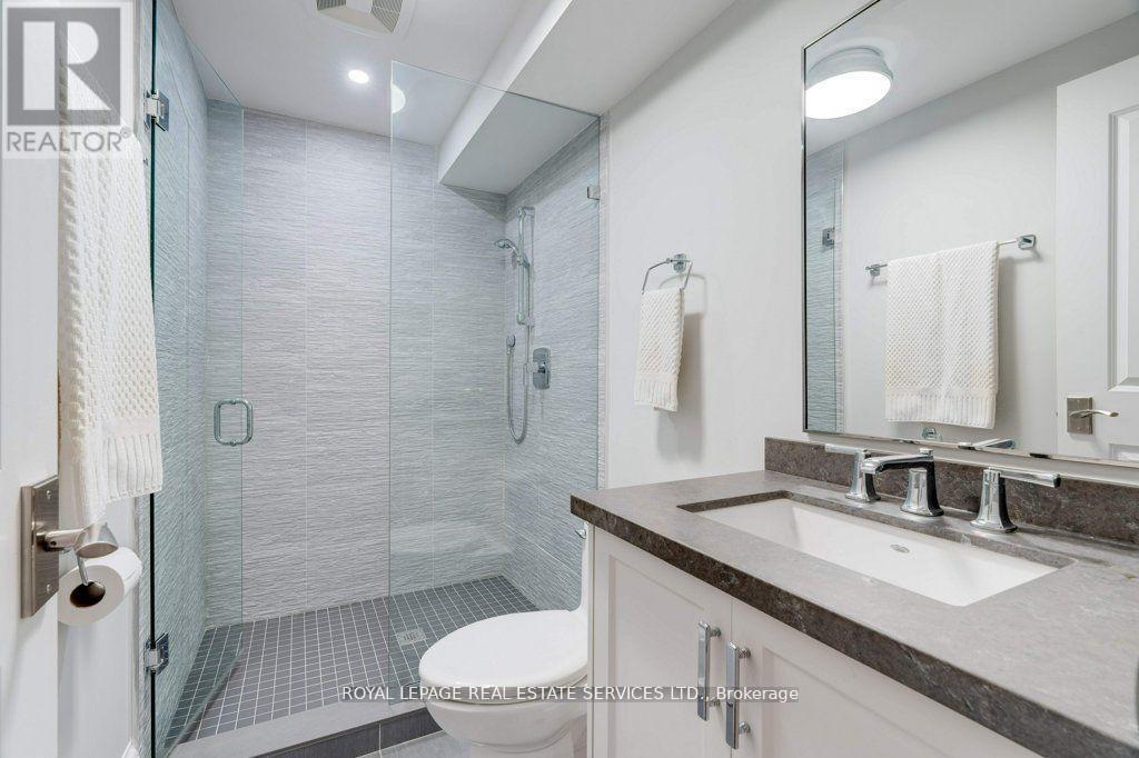 












284 DOUGLAS AVENUE

,
Oakville,




Ontario
L6J3S4

